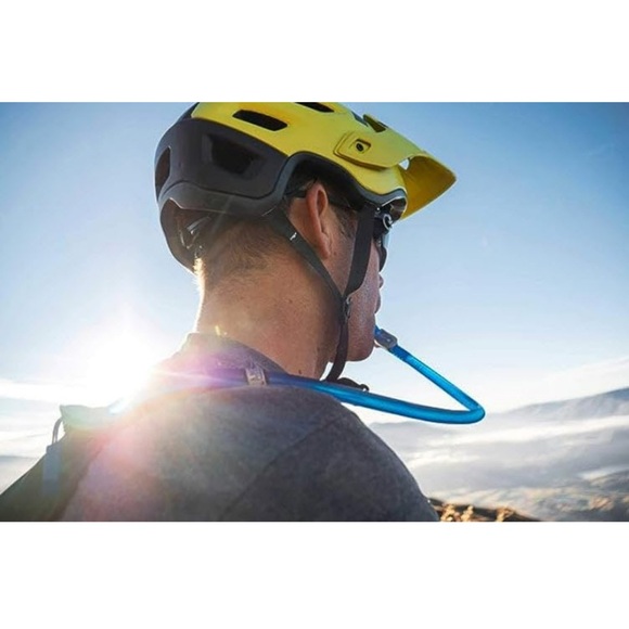 CamelBak Safety Yellow/Navy 2.0 Hydration Pack - Picture 7 of 14